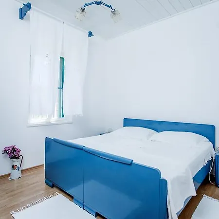 アパート Poje ヴィス